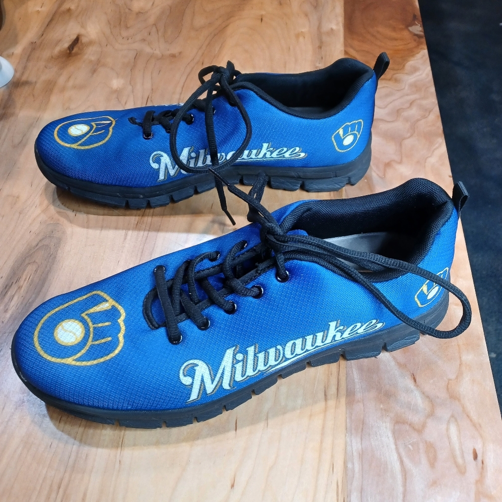 Milwaukee Brewers Baseball Shoes Size 11